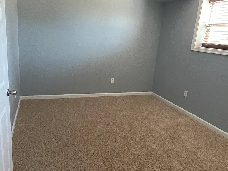 301 Arlington Dr — Photo 7