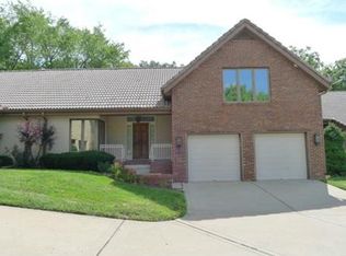 12 Woodlands Dr E, Gladstone, MO 64119