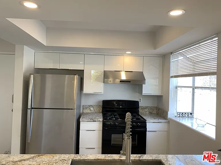 1943 Selby Ave #101 — Photo 13