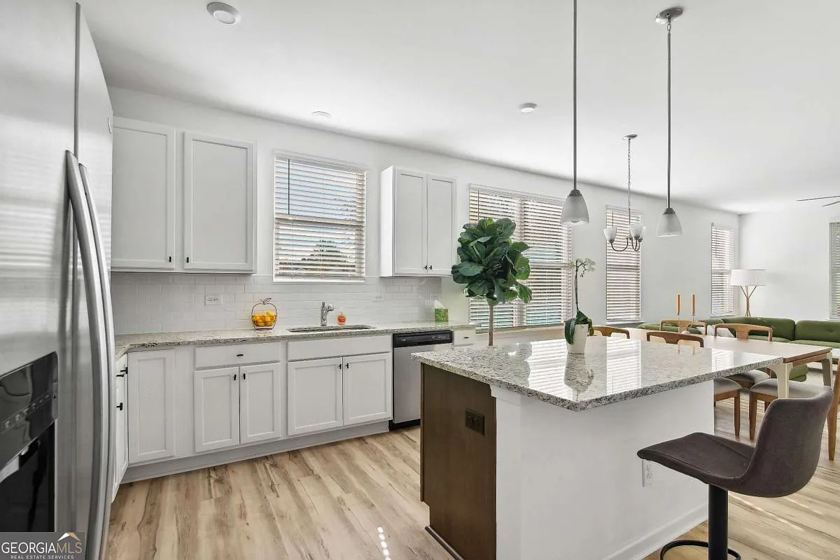 3 bed, 2.0 bath, 1535 sqft, $2,425 — Photo 3