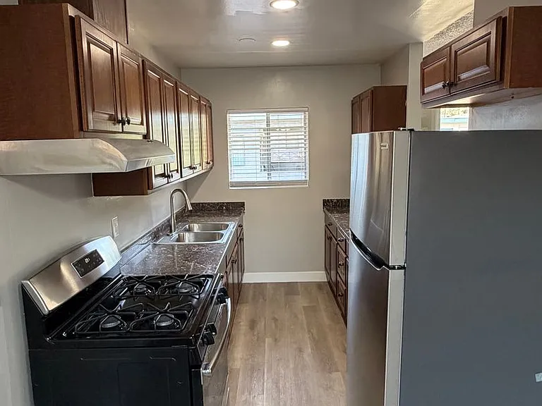 Palm View Apartments in Azusa — Photo 29