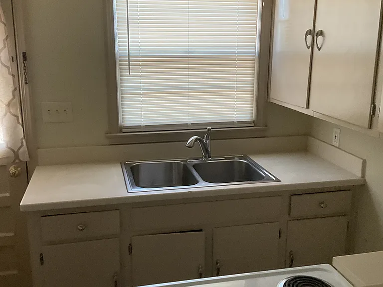 Kitchen sink & countertop