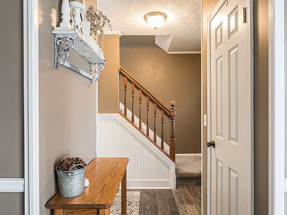 4th image of 12 Pennicott Cir