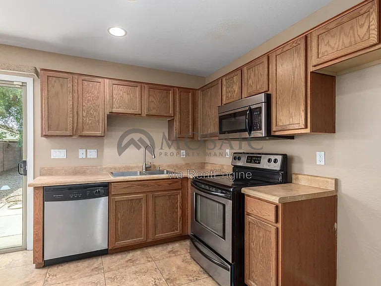 398 E Daniella Dr — Photo 7