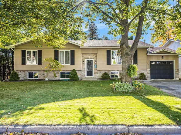 24 Mather St, Perth, ON K7H 3K6