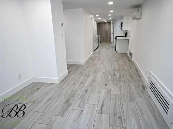 2070 Pearson Street image 10 of 36