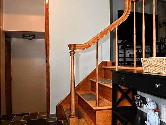 4th image of 411 Juniper St