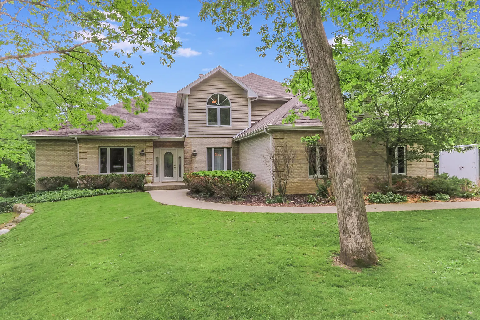 255 Smythe Dr photo 1