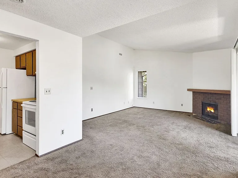 316 Elwood Ct #320 — Photo 10