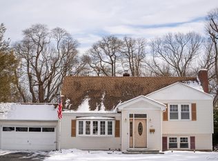 41 Foxhill Road, Valhalla, NY 10595