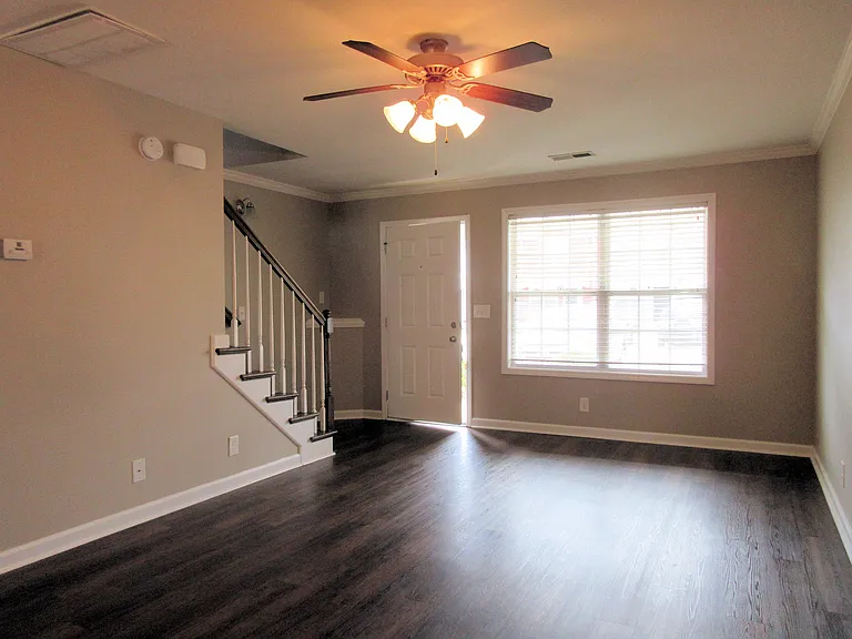 341 Sam Houston Cir — Photo 6