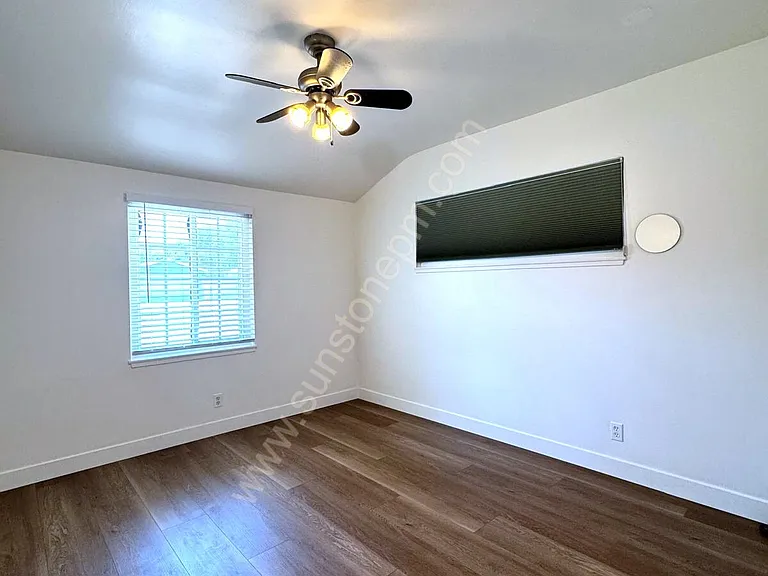 2422 Mariposa St — Photo 22