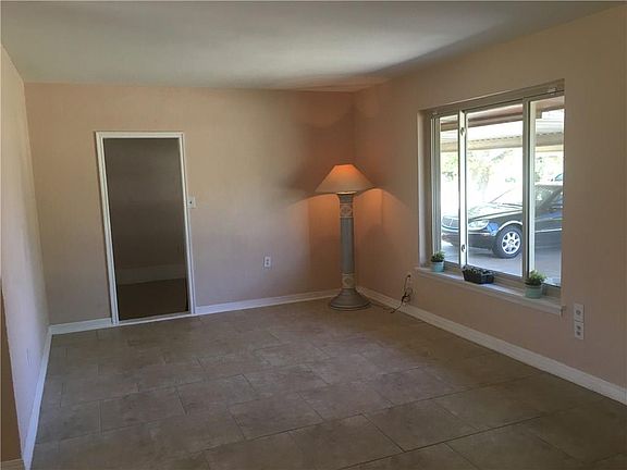 2nd image of 1508 NE 45th St