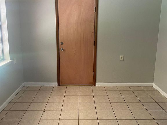 5th image of 420 Barbour Ave