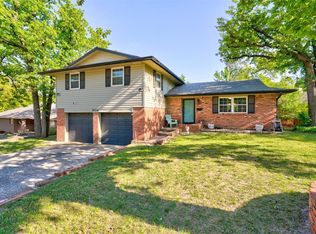 1824 N Oakhill Rd, Bethany, OK 73008