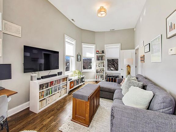 5th image of 2601 N Hamlin Ave #3
