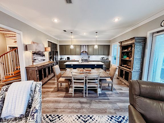 6 seating dining table with 4 island barstools