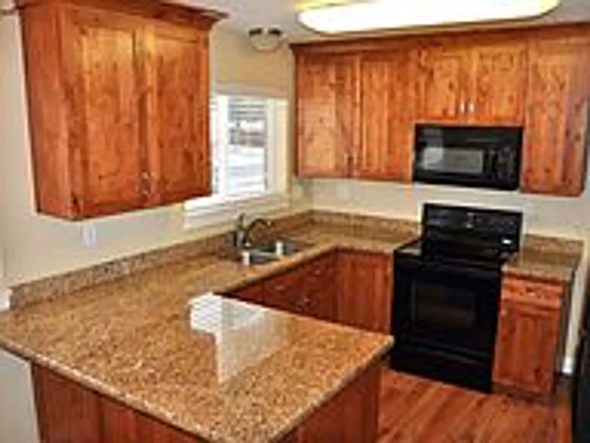 Building Photo - 966 S 200 E