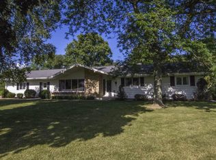 1853 Whitewater Cir, Manitowoc, WI 54220