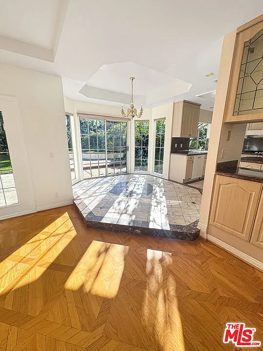 4 bed, 4.0 bath, 3986 sqft, $6,200 — Photo 4