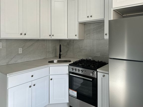 3rd image of 4210 25th Ave #2