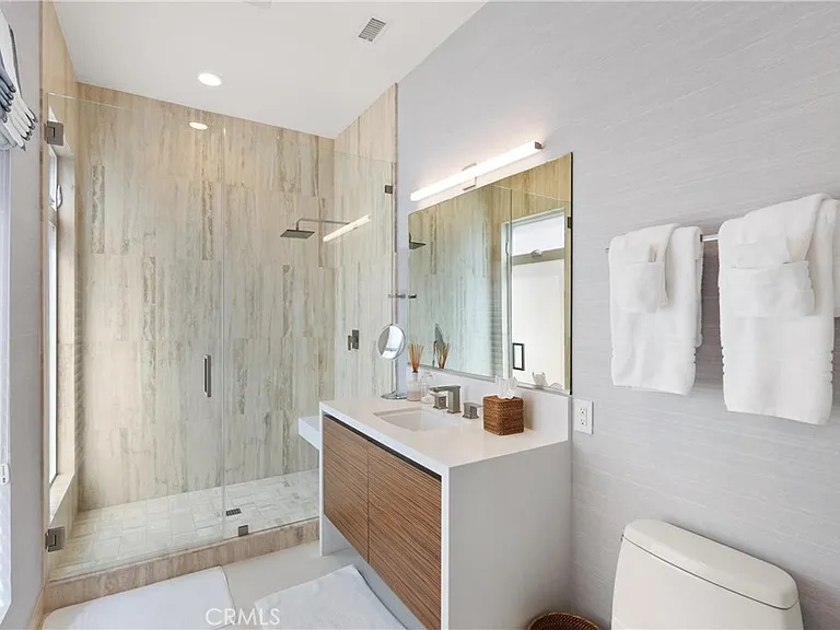 3306 Marcus Ave — Photo 30