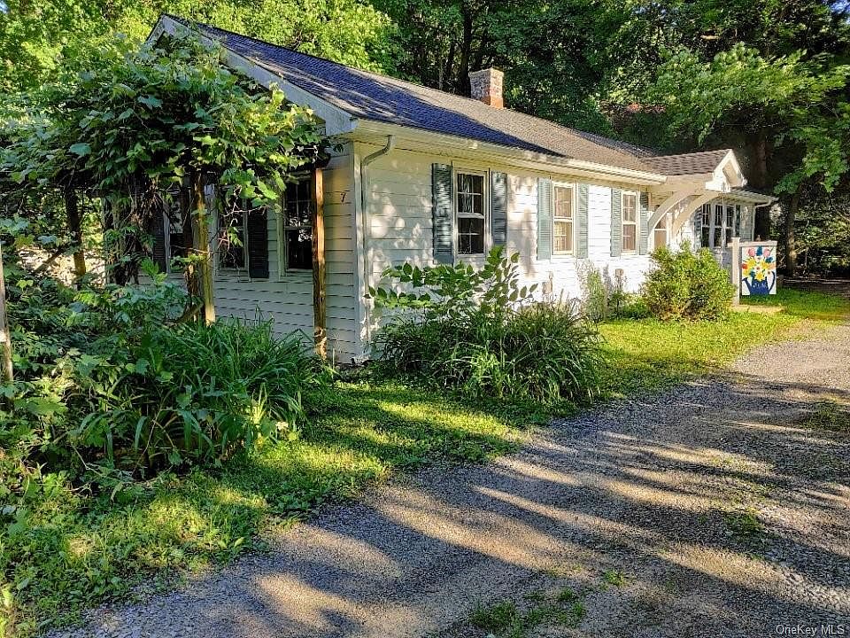 1st image of 7 Clare Ln