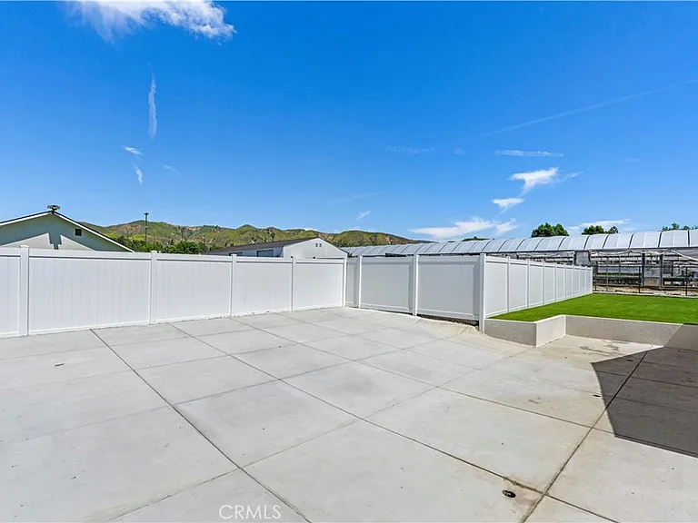 11549 Kagel Canyon St — Photo 7