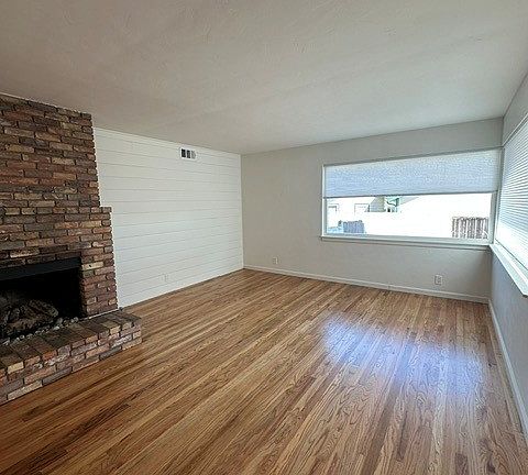 3rd image of 30 Acropolis St