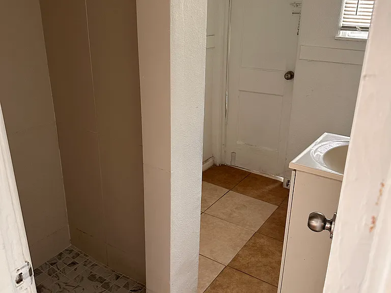 117 Annie St #A — Photo 4