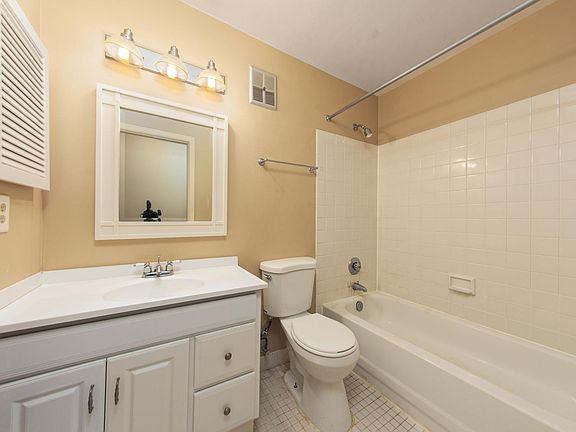 1st Floor Bath