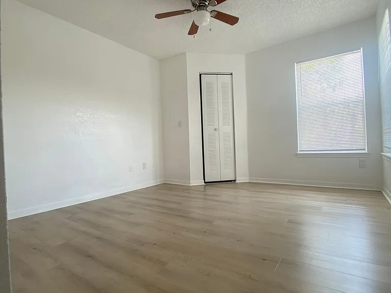 2516 Grassy Point Dr #202 — Photo 9