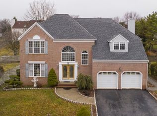 13 Cardinal Way, Raritan, NJ 08869