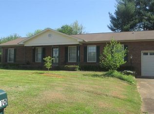 2110 Moss Farm Rd, Hickory, NC 28602