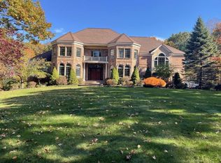 9 Floral St, Windham, NH 03087