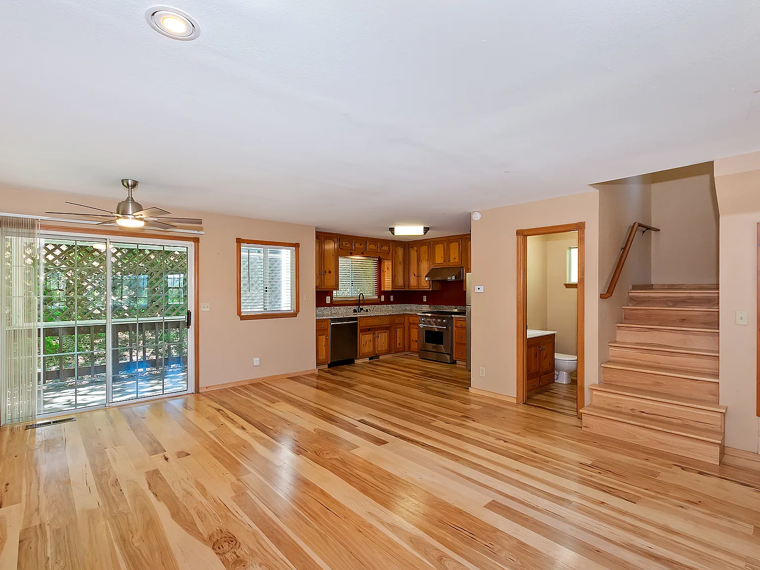 2 bed, 1.5 bath, 1018 sqft, $2,000 — Photo 3