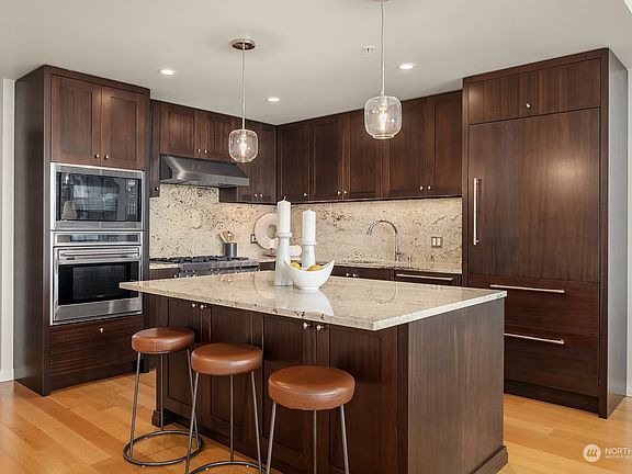 4th image of 500 106th Avenue NE #2411