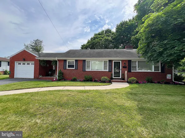 309 W 8th St, Waynesboro, PA 17268