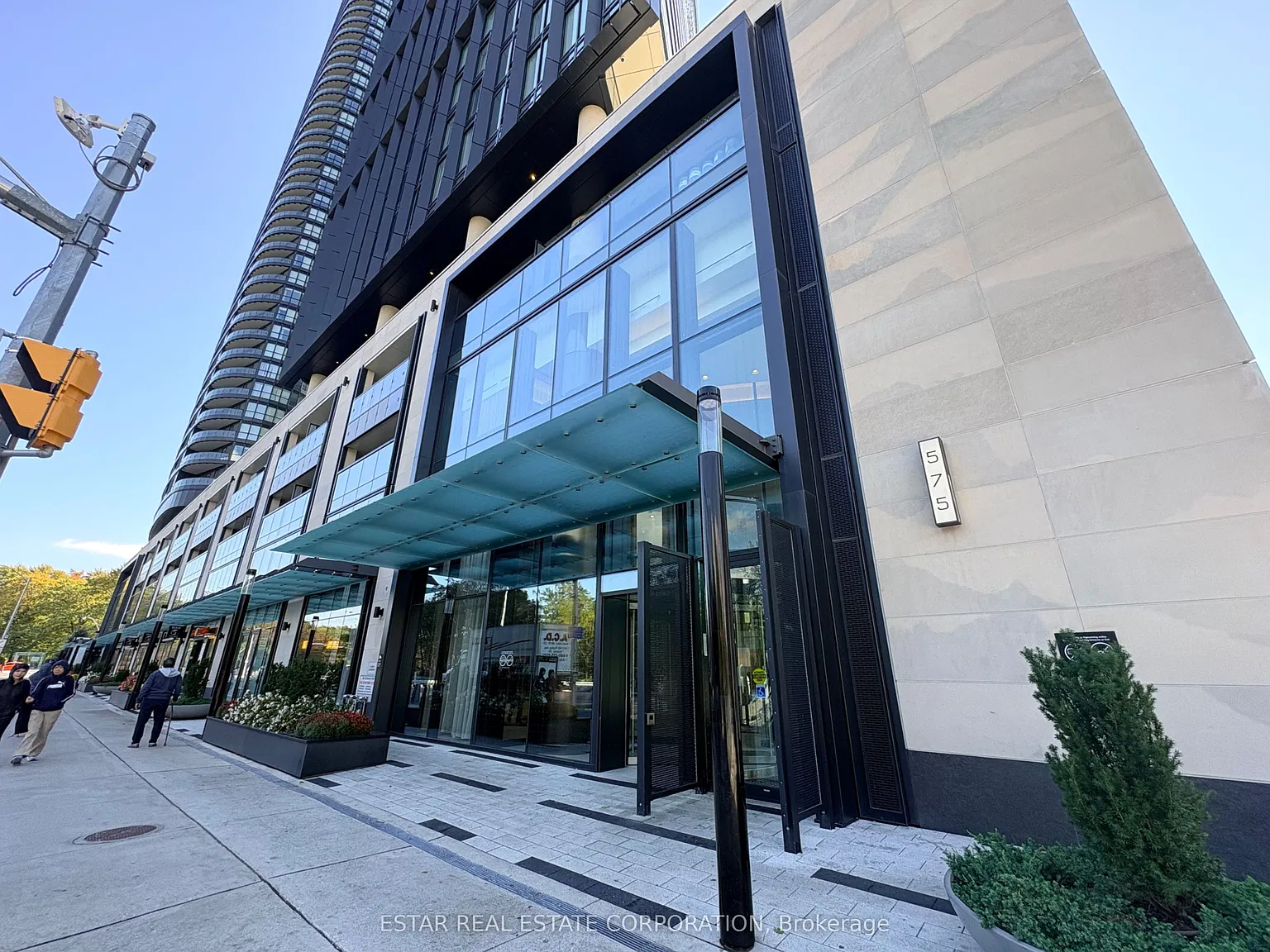575 Bloor St E — Photo 2
