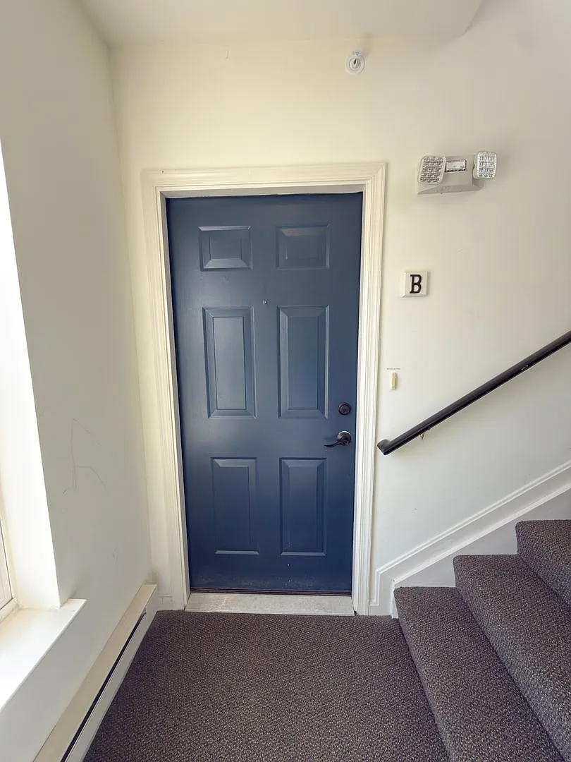 Light Filled 2 Bed 2 Bath Condo in Leesburg For Rent! — Photo 2