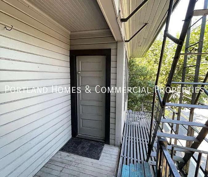 2456 NW Vaughn St #4 — Photo 11