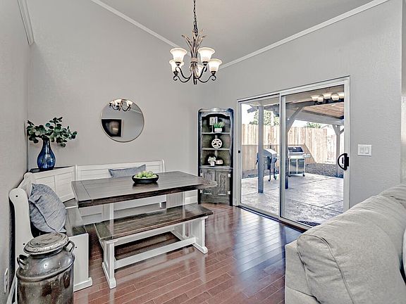3rd image of 1620 Alnwick Dr
