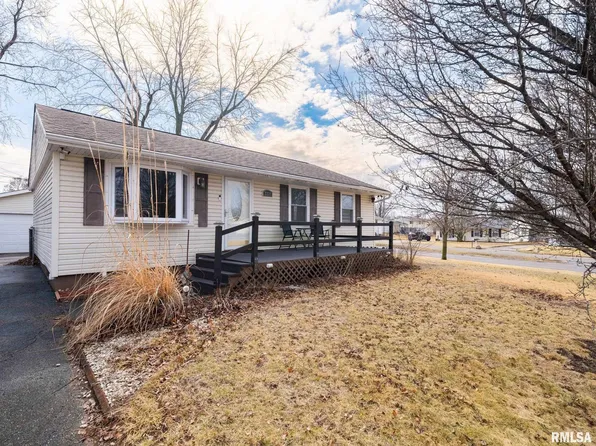 2239 E Linnhill Ln, Washington, IL 61571