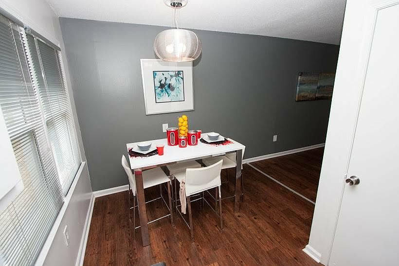 2x1 Dining Room