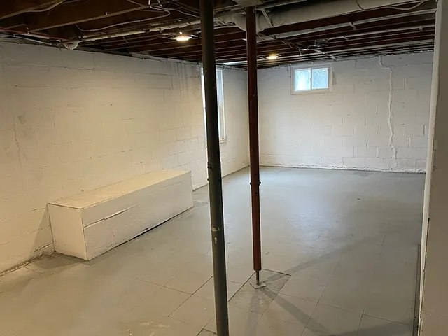210 E Georgia St — Photo 8