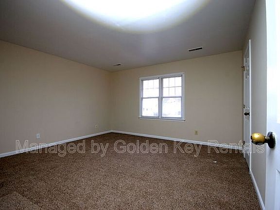 5th image of 3412 N Walnut St Unit E