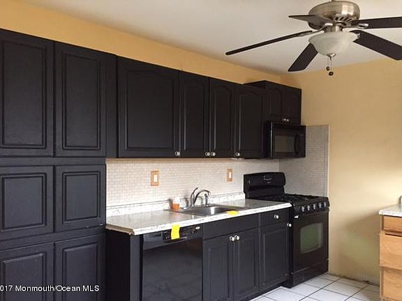 3rd image of 393 Applegate Ave