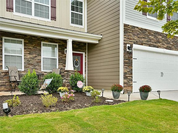 3rd image of 424 Brandybuck Dr