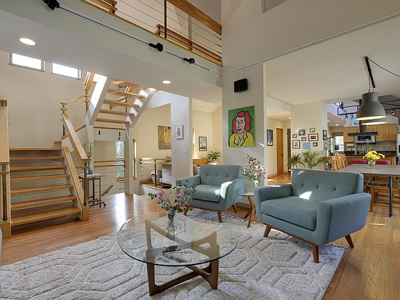 2nd image of 607 Dayton Ave #2