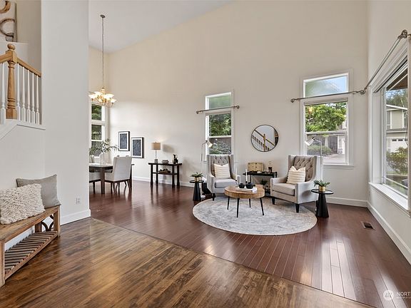 5th image of 901 N Laurel Lane